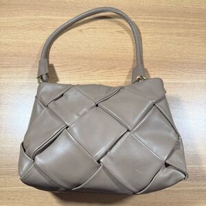 Valentina Fiore Woven Leather Purse In Taupe